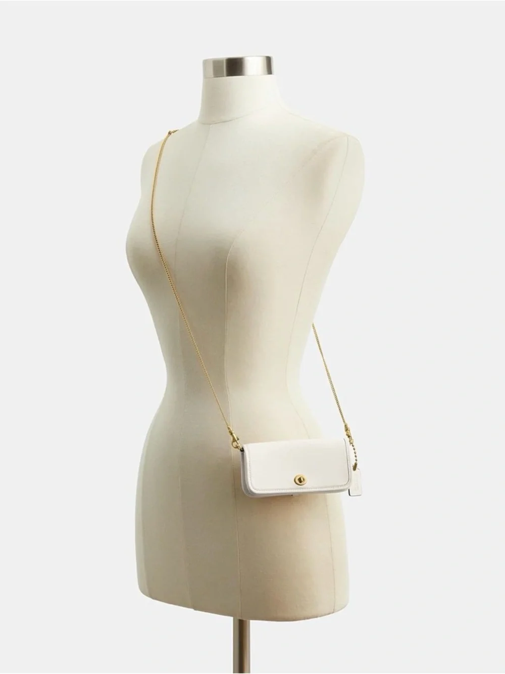 Dinky Coach White Leather Chain Crossbody Bag - Picture 4 of 7